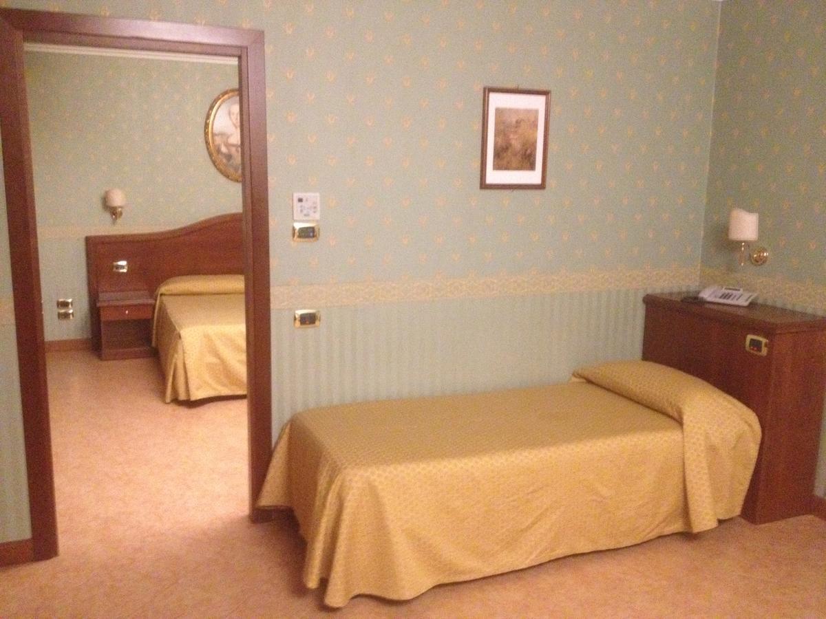 Al Boschetto Hotel Castel Volturno Kültér fotó